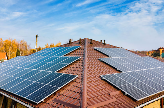 El ritmo de instalación de autoconsumo con fotovoltaica en españa cayó un 26% en el primer trimestre de 2024