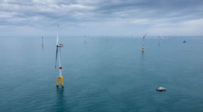 Iberdrola pone en marcha el segundo parque eólico marino de Francia y el primero de Bretaña