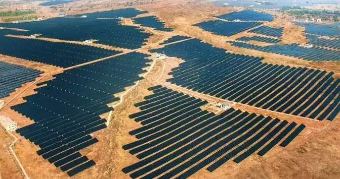Una colosal planta fotovoltaica en India de 518 kilómetros cuadrados que se puede ver desde el espacio y generar energía para 16 millones de hogares