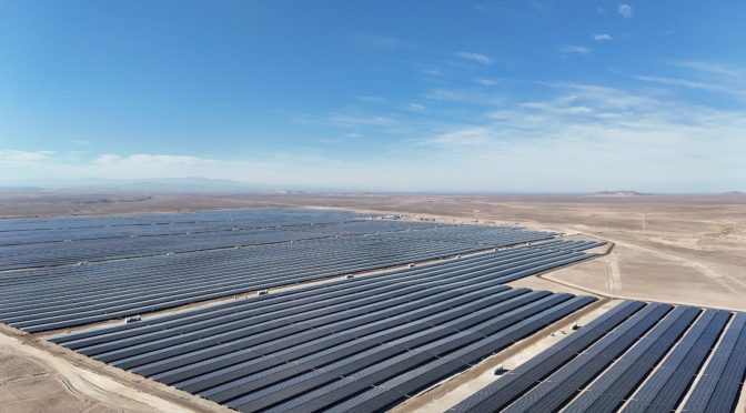 Inauguran central fotovoltaica más grande de Chile