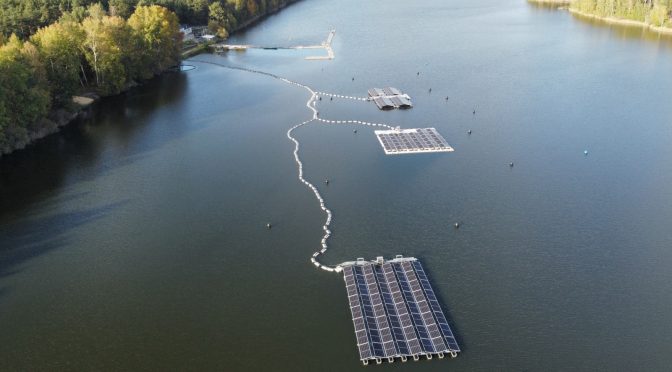 Planta fotovoltaica flotante instalada en el lago artificial Mortkasee